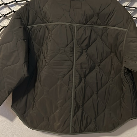 Old Navy quilted jacket, camo/olive green, NWT, XL - Picture 5 of 5